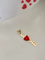 پلاک لاو با نگین سرخ